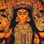 Durga Puja - दुर्गा पूजा के दौरान कोलकाता जाते समय इन चीजों को करना न भूलें। देशभर में नवरात्रि का त्योहार बड़ी धूमधाम से मनाया जा रहा है. आपको बता दें कि कोलकाता में इस त्योहार को अलग तरह से मनाया जाता है।