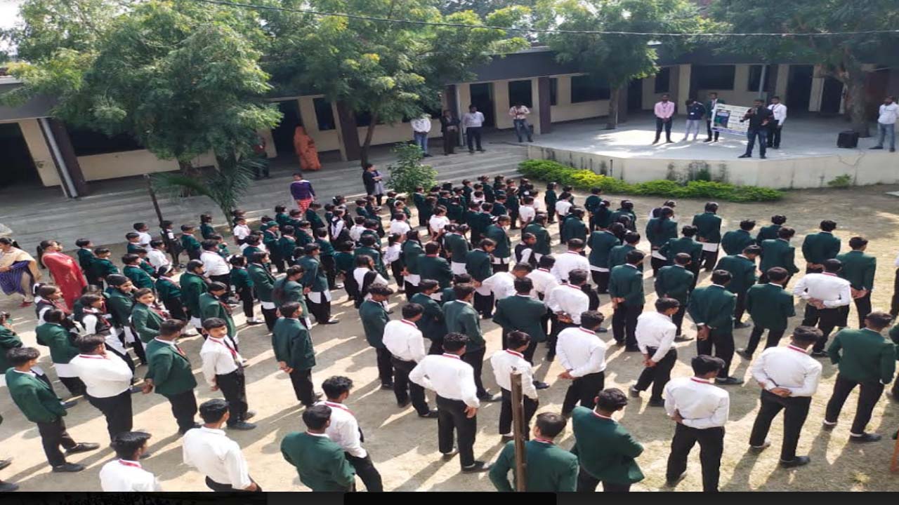 SINGRAULI NEWS : आईईसी टीम द्वारा स्कूलों में चलाया जा रहा है स्वच्छता अभियान
