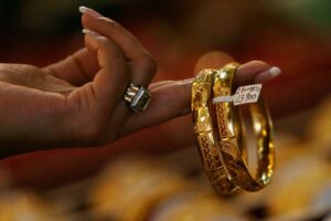 Gold Price Today : सोना लगातार दूसरे दिन सस्ता, दिल्ली-मुंबई-लखनऊ से इंदौर तक के रेट