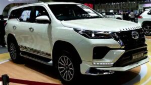 Toyota Fortuner  :  टोयोटा ने 2023 बैंकॉक मोटर शो में फॉर्च्यूनर 2023 फॉर्च्यूनर मोडेलिस्टा(Modelista) और 2023 जीआर स्पोर्ट के दो नए वेरिएंट प्रदर्शित किए। इस वेरिएंट को बहुत जल्द भारतीय बाजार में लॉन्च किया जा सकता है।