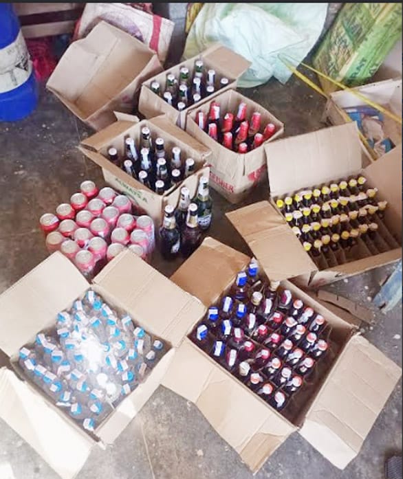 Singrauli news : *55 लीटर अंग्रेजी व कच्ची शराब के साथ कारोबारी गिरफ्तार*