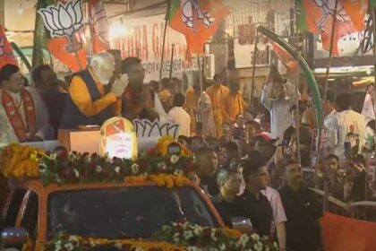 PM Modi Road Show : मोदी ने हाथ जोड़कर जनता से मांगा आशीर्वाद