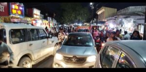 singrauli : काली मंदिर रोड में लगा रहा लंबा जाम, नहीं दिखी यातायात पुलिस